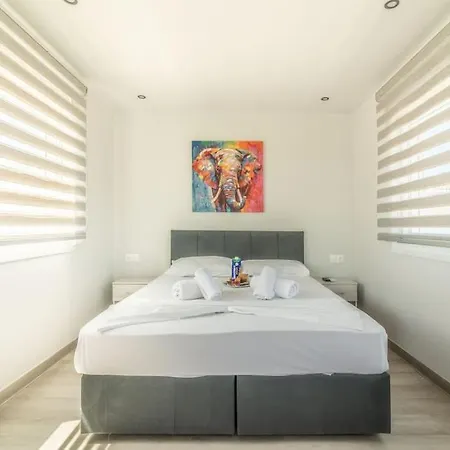 Elegant Loft With Jacuzzi דירה *