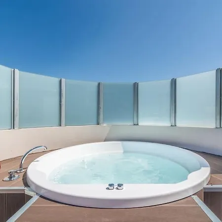 Elegant Loft With Jacuzzi
